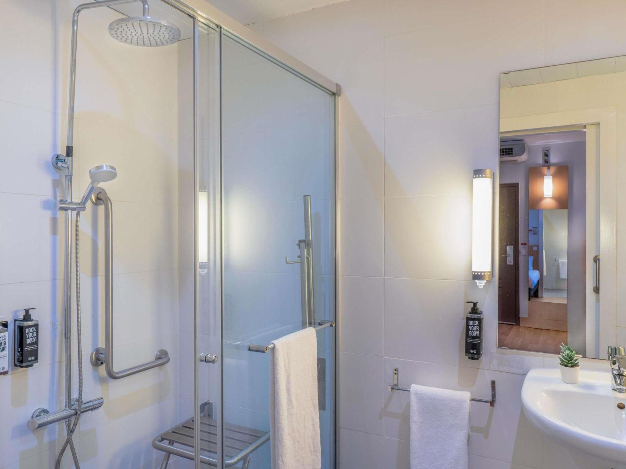 Ibis Barcelona Meridiana — Fotos 3
